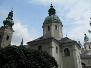 Stift St. Peter mit Dom im Hintergrund